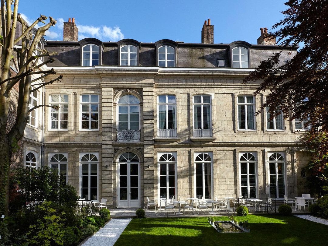 Clarance Hotel