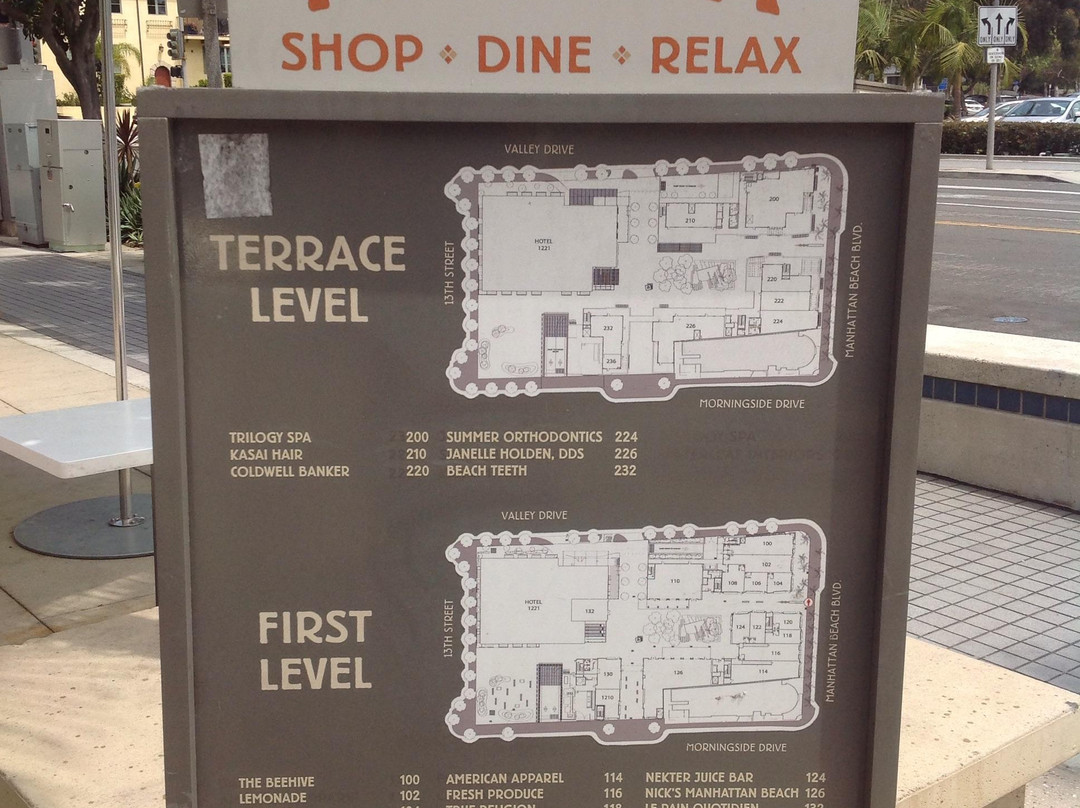 Metlox Plaza-曼哈顿海滩必去景点