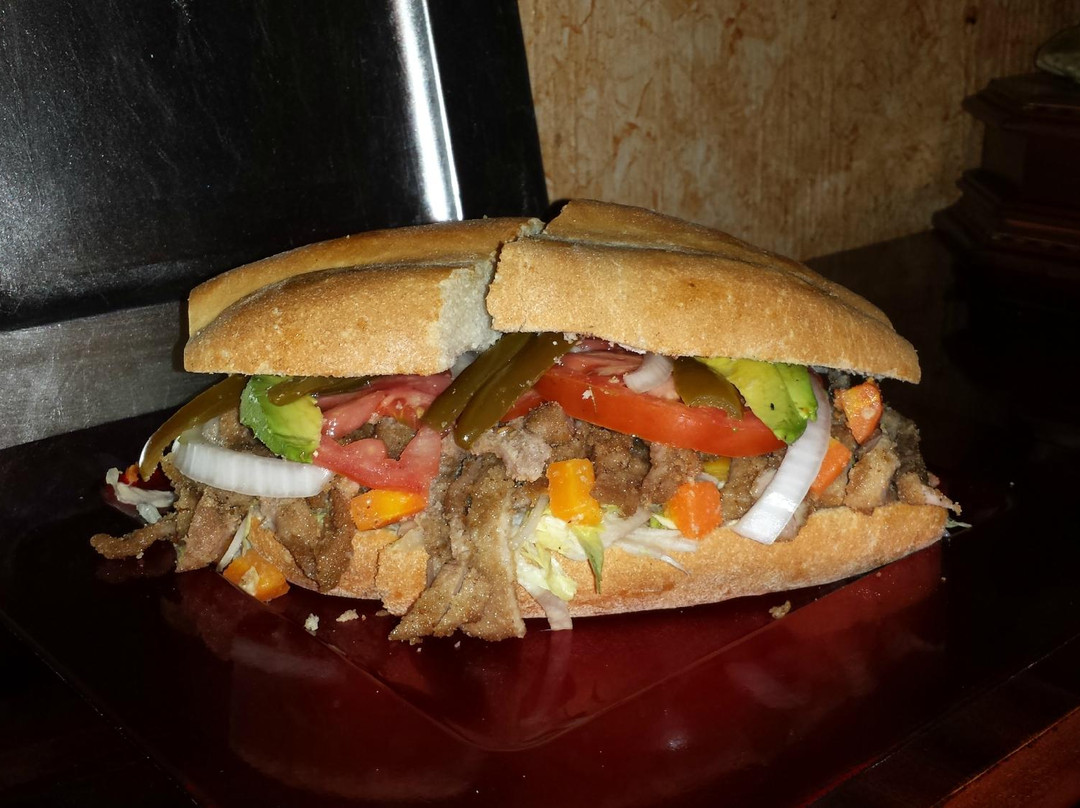 Tortas y Jugos El Mago