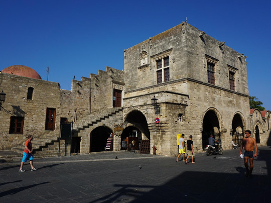 Old Town Treasure Hunt-Moschatos Travel-罗德城必去景点