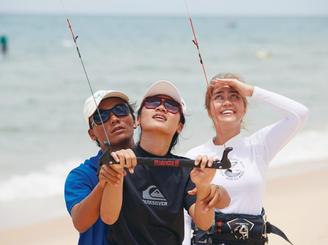 Sailing Club Kite School景点图片