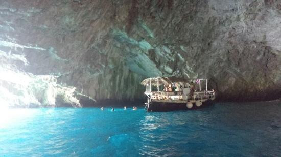 Blue Cave-Lustica必去景点