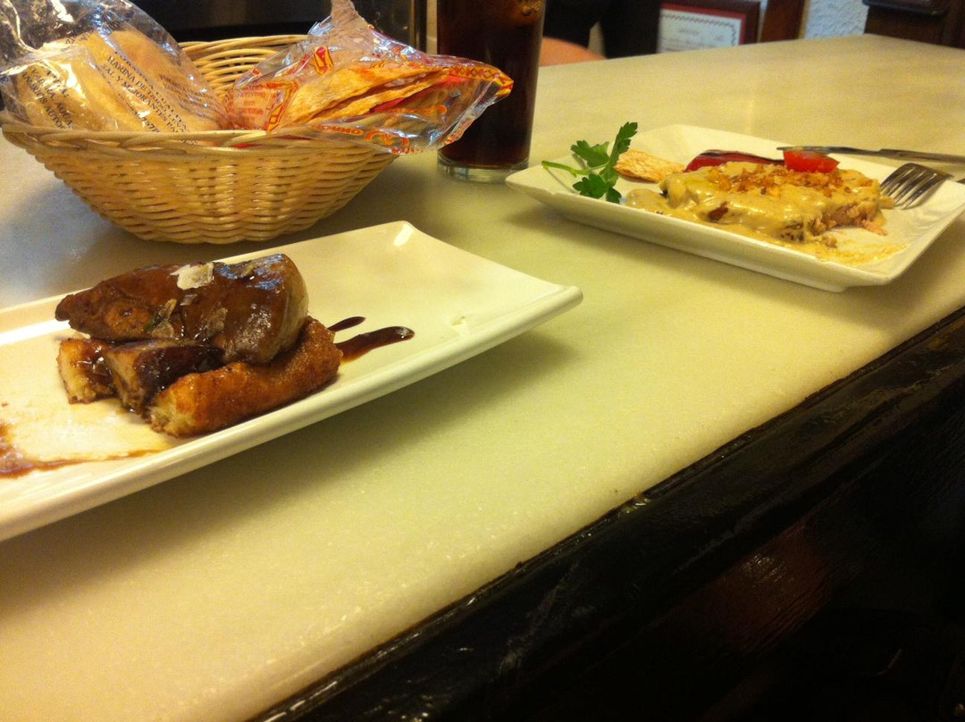 Alcala de Guadaira餐馆和美食-La Cochera