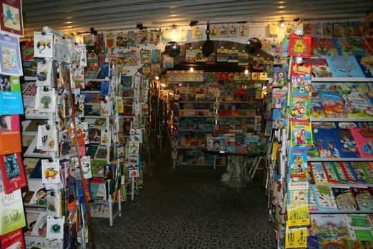 Fundacao Livraria Esperanca-沙尔必去景点