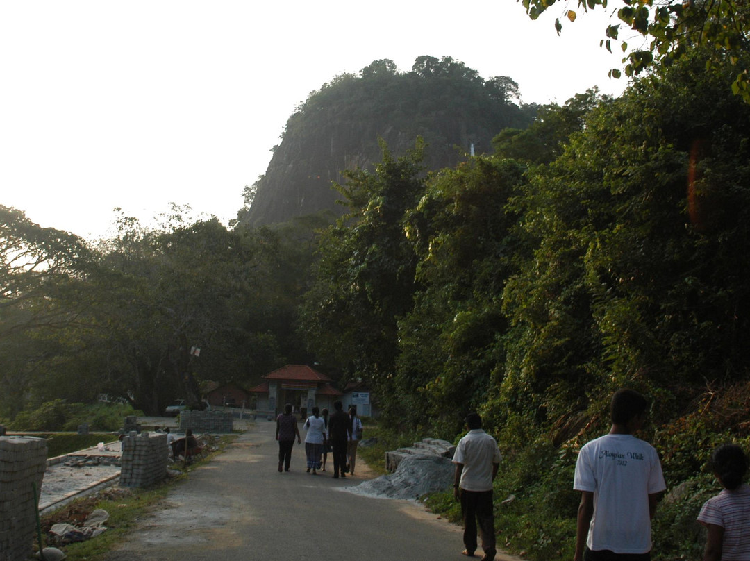 马凯里嘎勒山修道院-唐卡拉必去景点