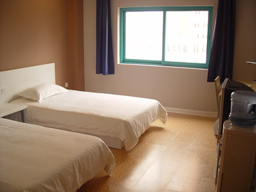 悦客快捷酒店主图