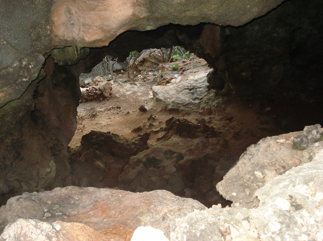 The Caves at Two Foot Bay景点图片