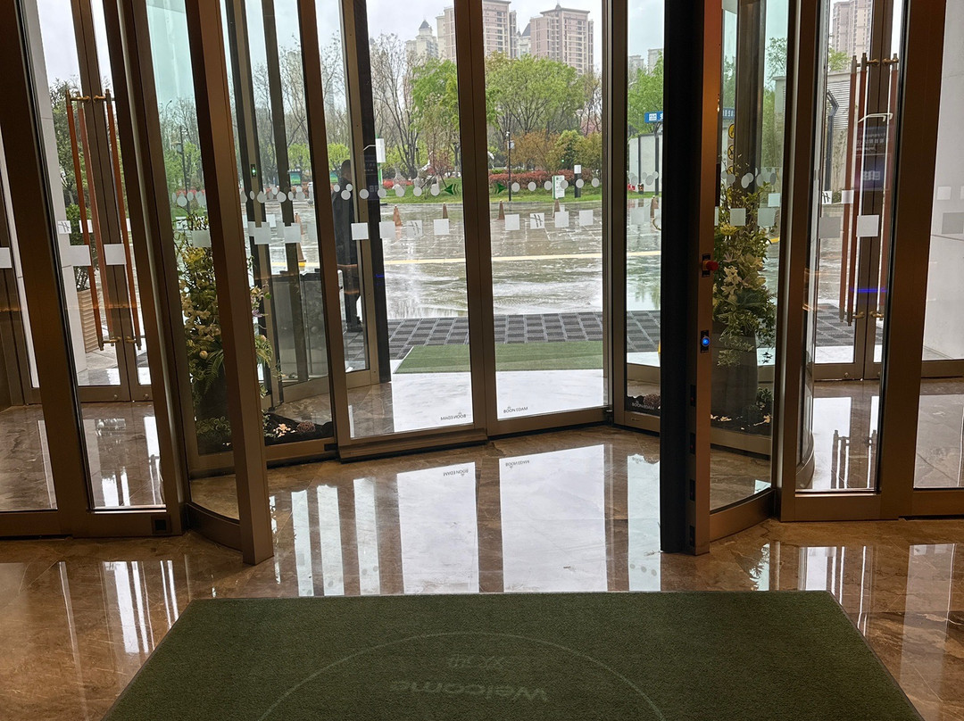 西安浐灞假日酒店(砂之船奥莱店)主图