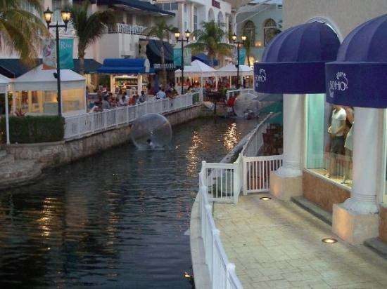 海岛购物村-坎昆必去景点