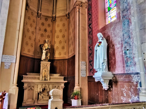 Eglise Saint Pierre-Le Champ-Saint-Pere必去景点