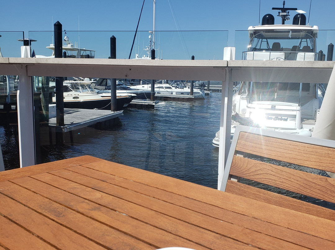 Forty 1⁰ North主图