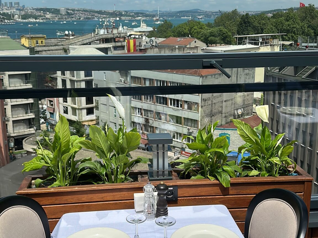 Pino Gare Roof Restaurant