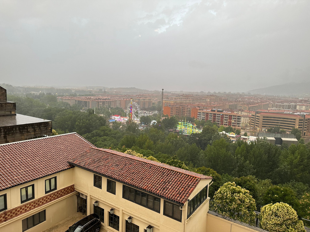 旅途之门酒店主图