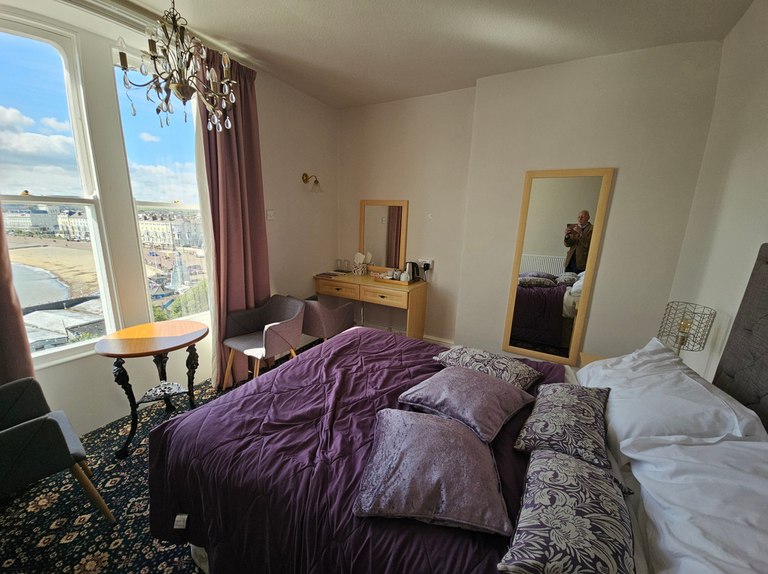 布莱恩-Y-摩尔酒店主图