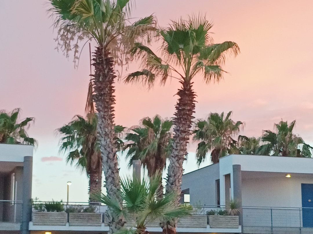 Sairon Village Pool And Beach主图