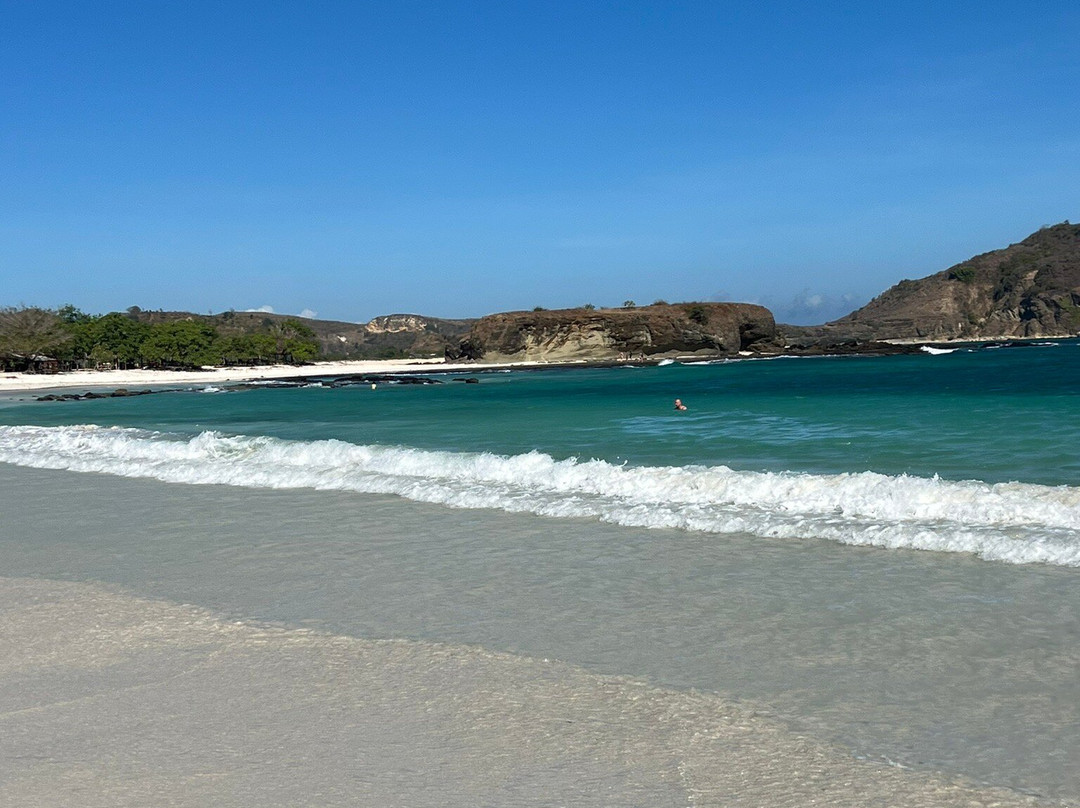 Pink Beach Lombok-罗威那海滩必去景点