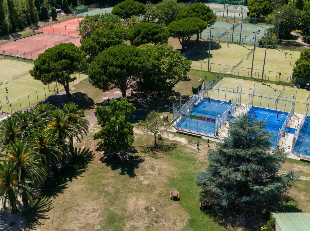 Grand Stade les Capellans-Saint-Cyprien必去景点