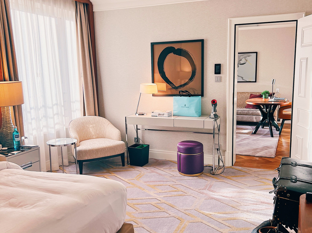 柏灵丽思卡尔顿酒店主图