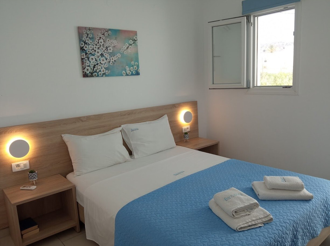 Socrates Apartments主图