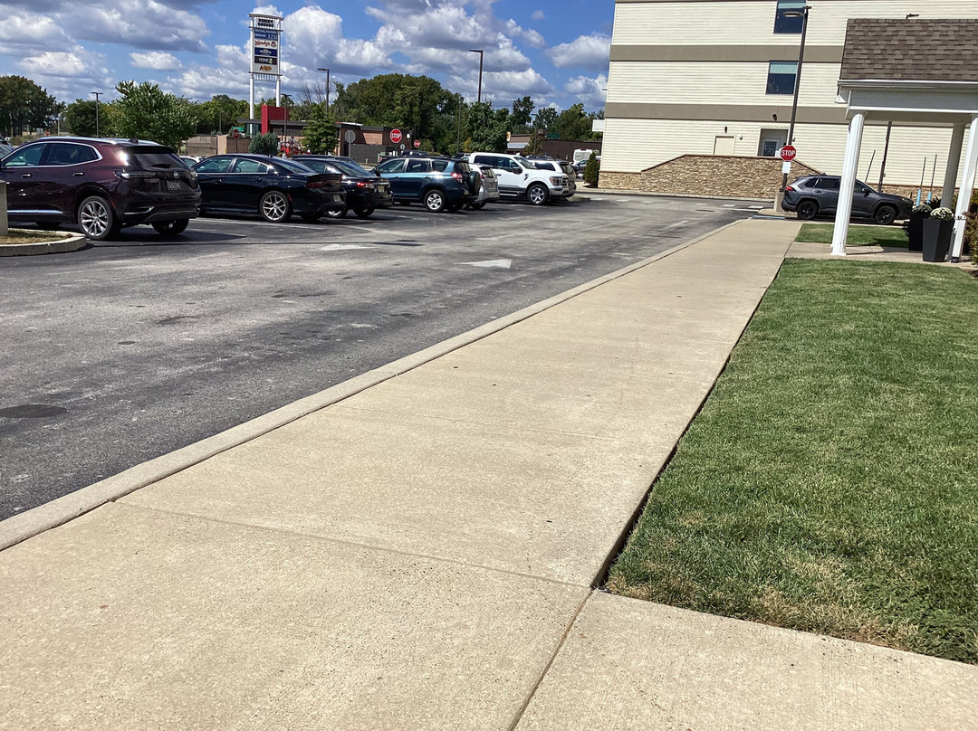 费城机场雷德利麦客达套房酒店主图