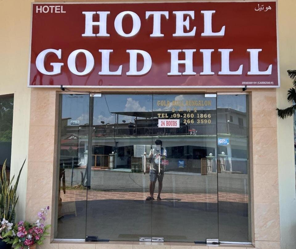 OYO 90896 Gold Hill Hotel