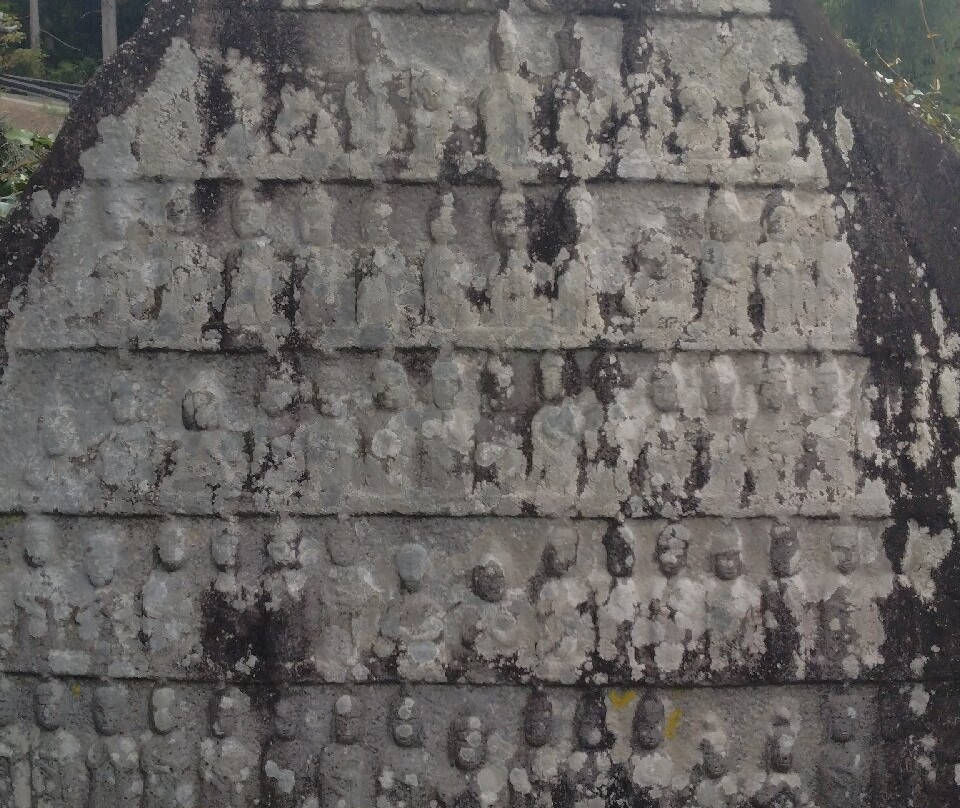 Stone Statue of Isseki Hyakkannon景点图片