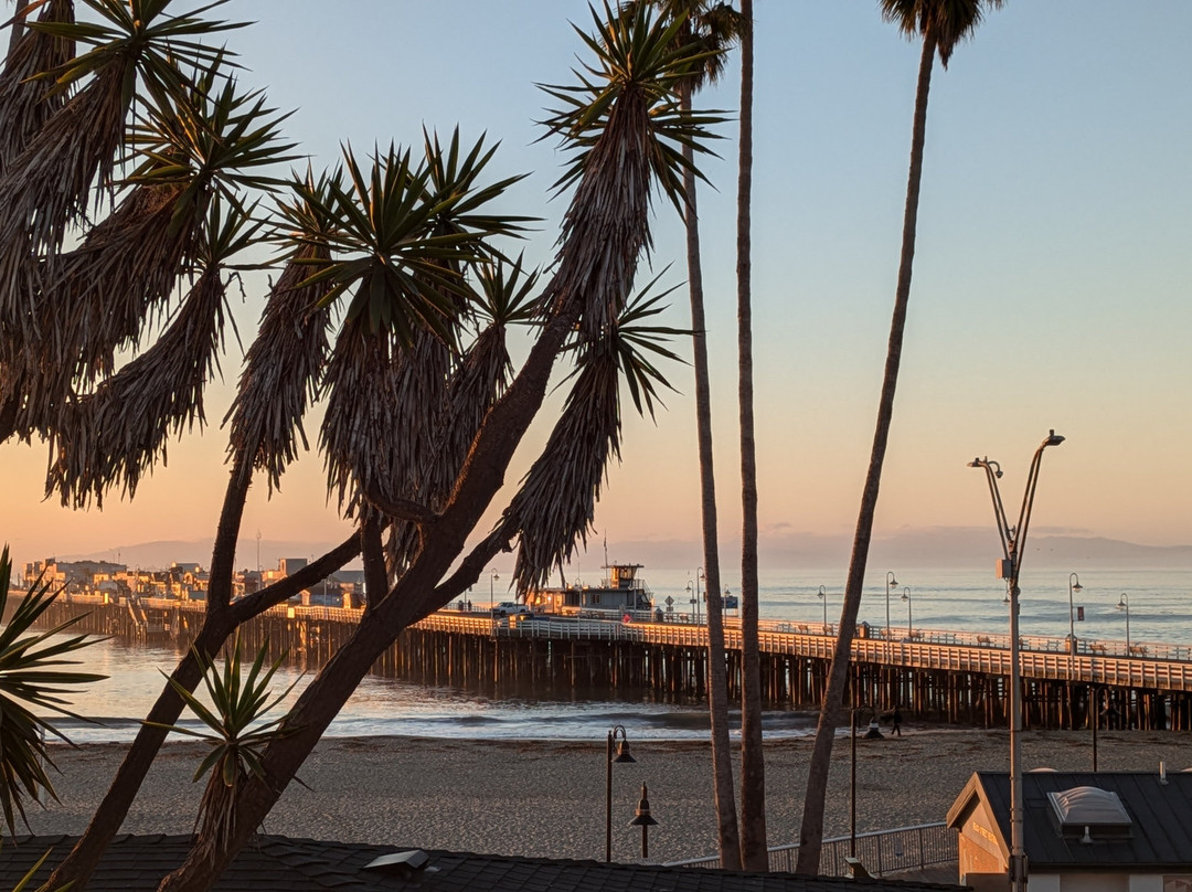 海滩街套房酒店主图