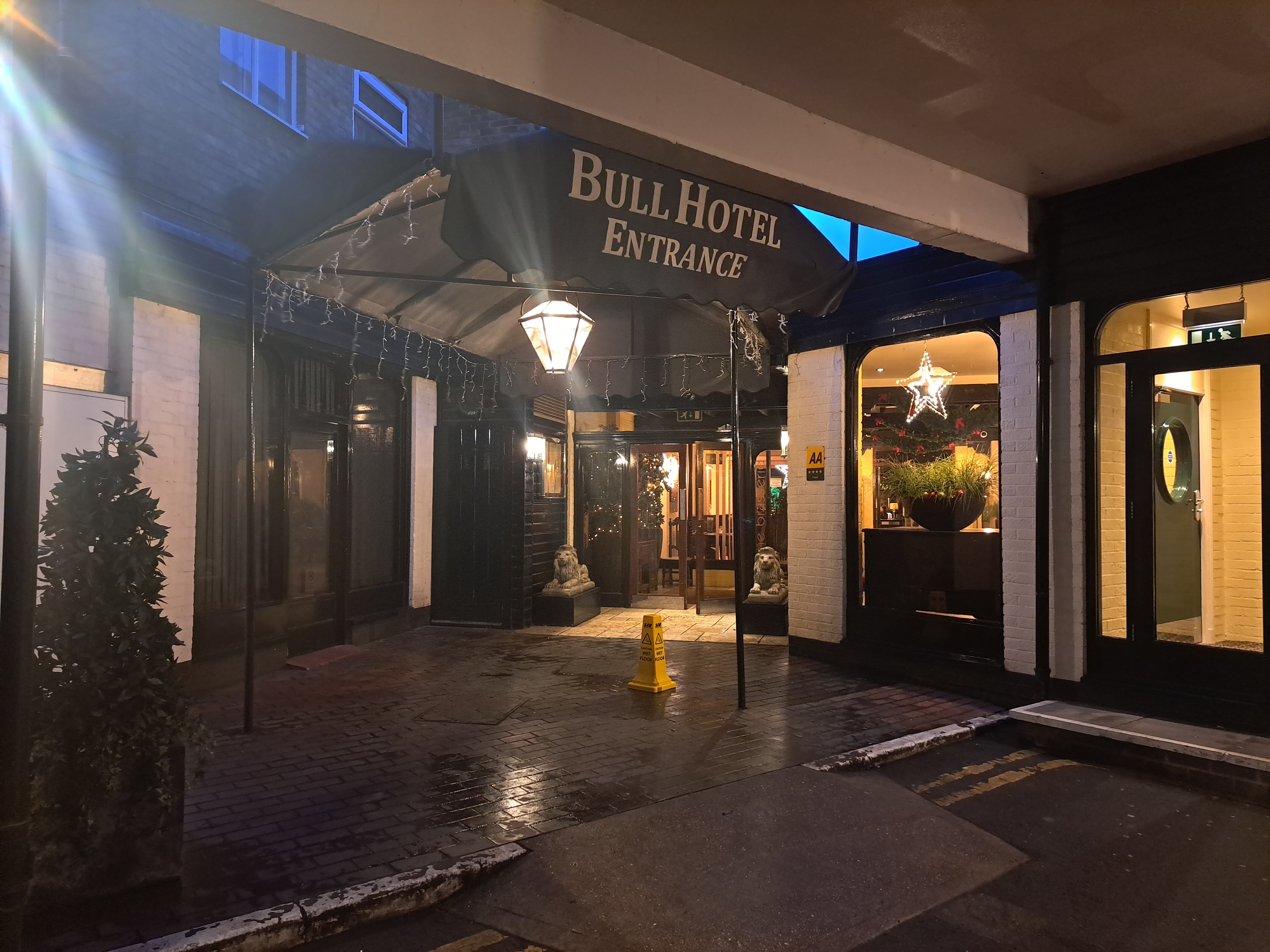 皮尔公牛酒店-官方