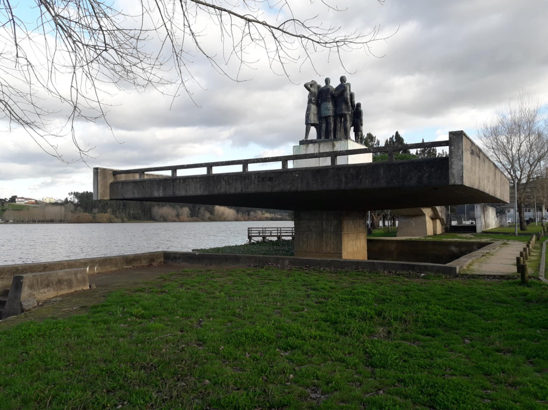 Monumento Ao Emigrante景点图片