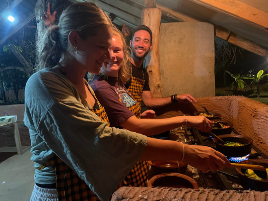 Tharu Cooking Class-锡吉里亚必去景点