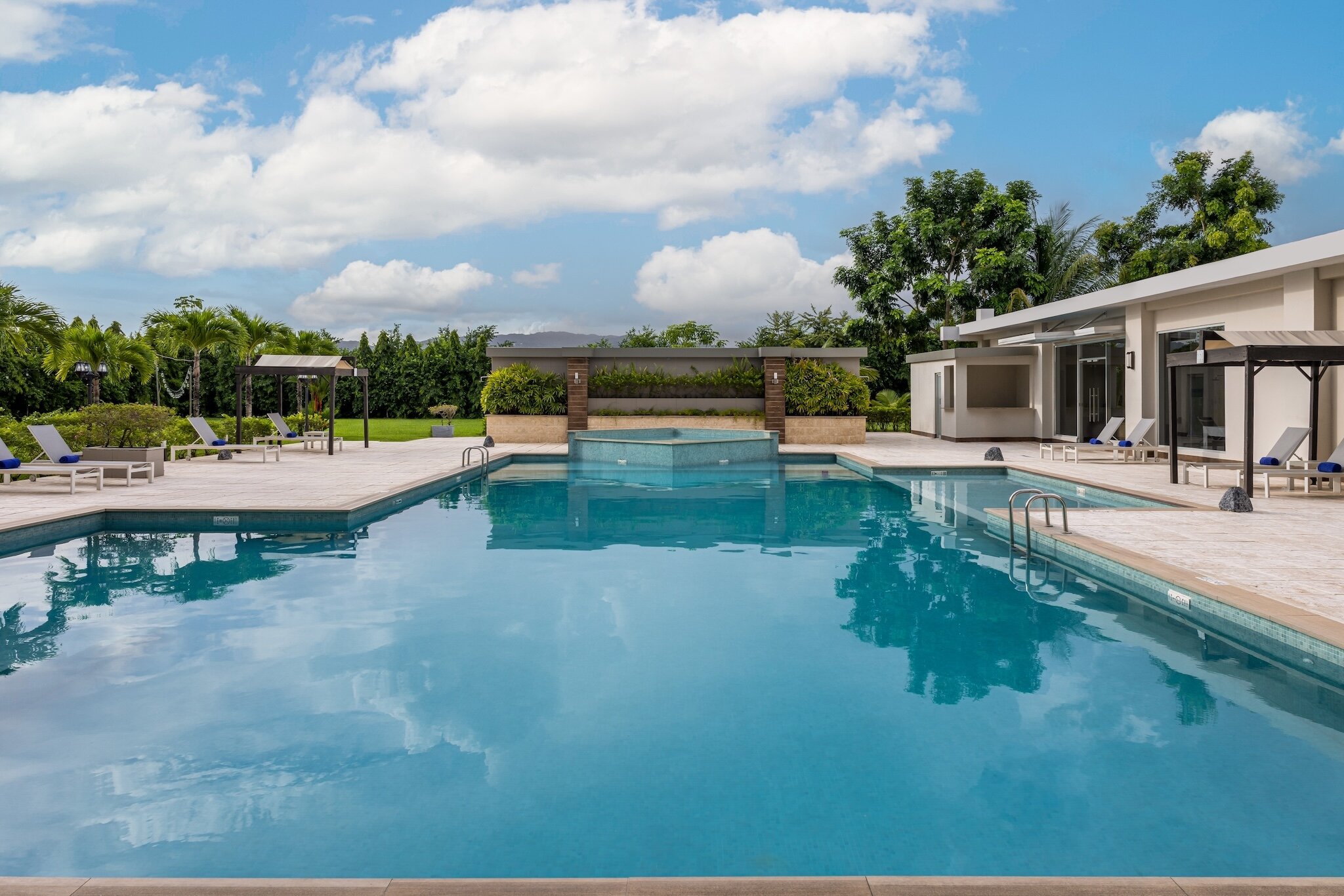 Crowne Plaza Panama Airport, an IHG hotel-泳池