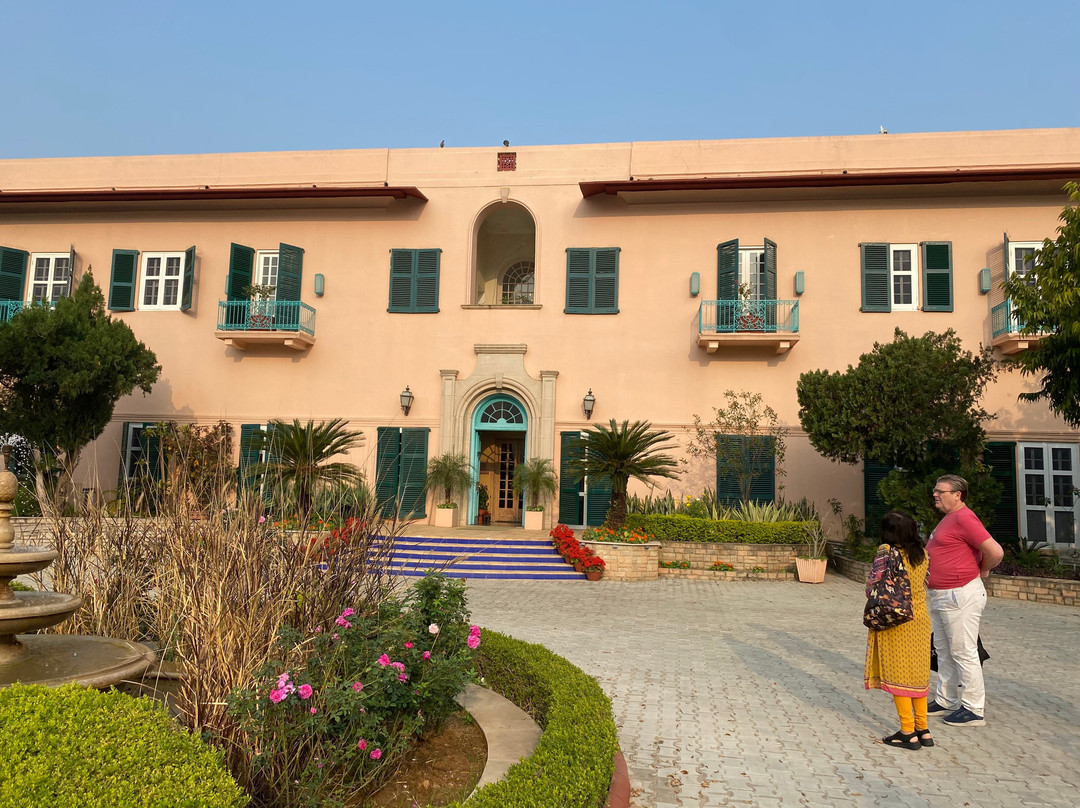 拉姆格尔港威酒店主图