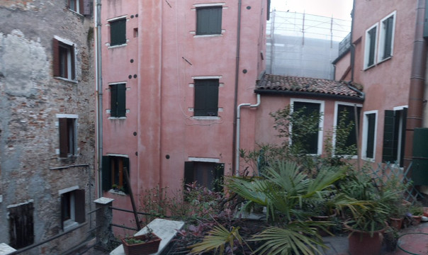 阿杜阿酒店主图