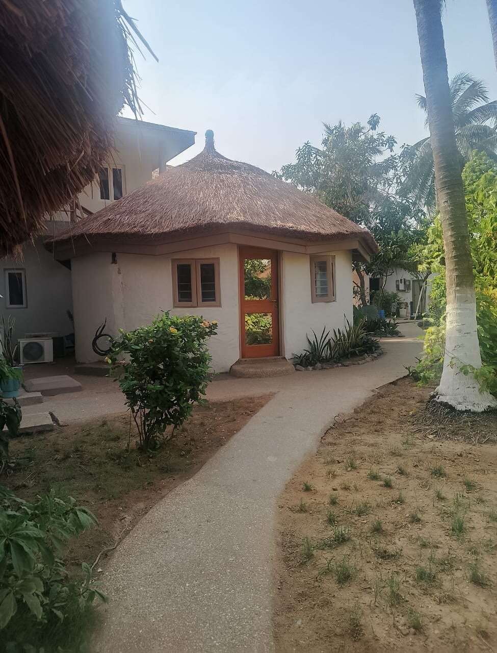 Oasis Beach Resort-官方