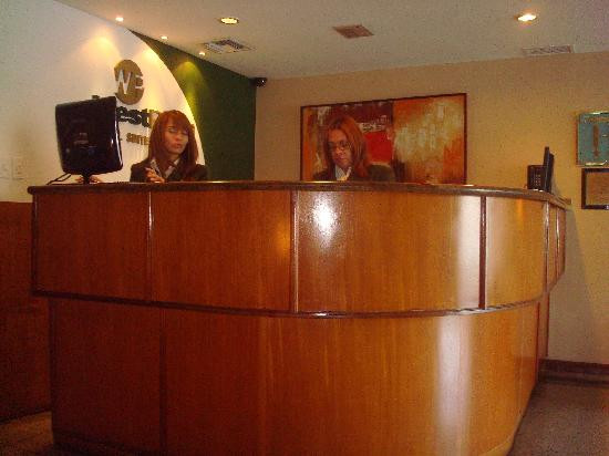 West Plaza Hotel Suite主图