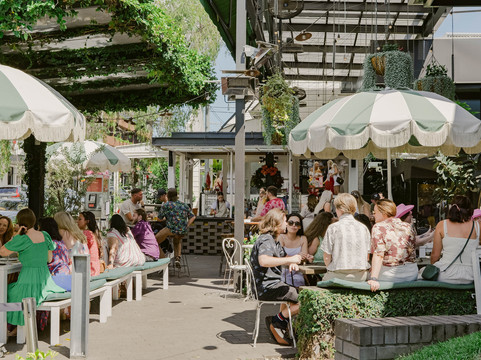 At Sixes and Sevens-布里斯班必去景点