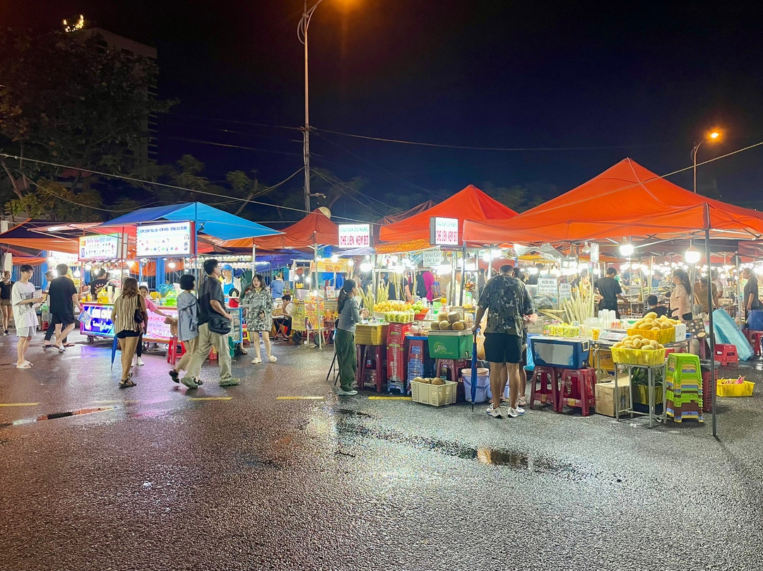 Son Tra Night Market景点图片