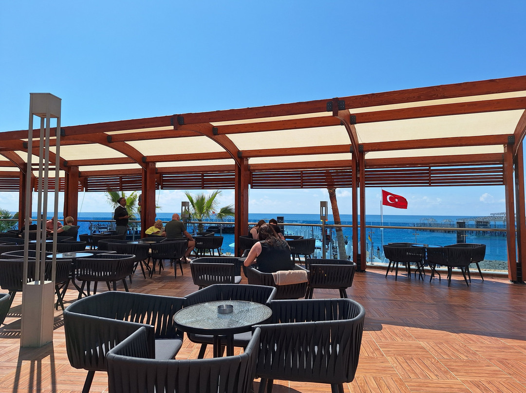 Azura Deluxe Resort & Spa主图
