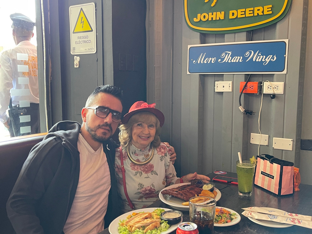 Mister Wings - Chipichape