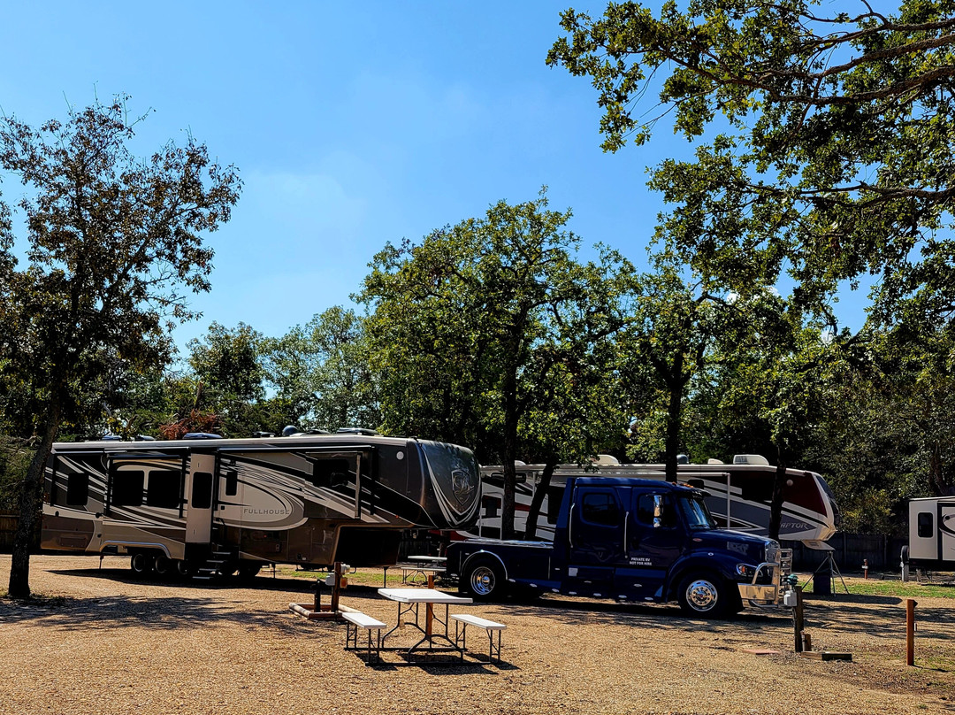 TX Log Cabin RV Park主图