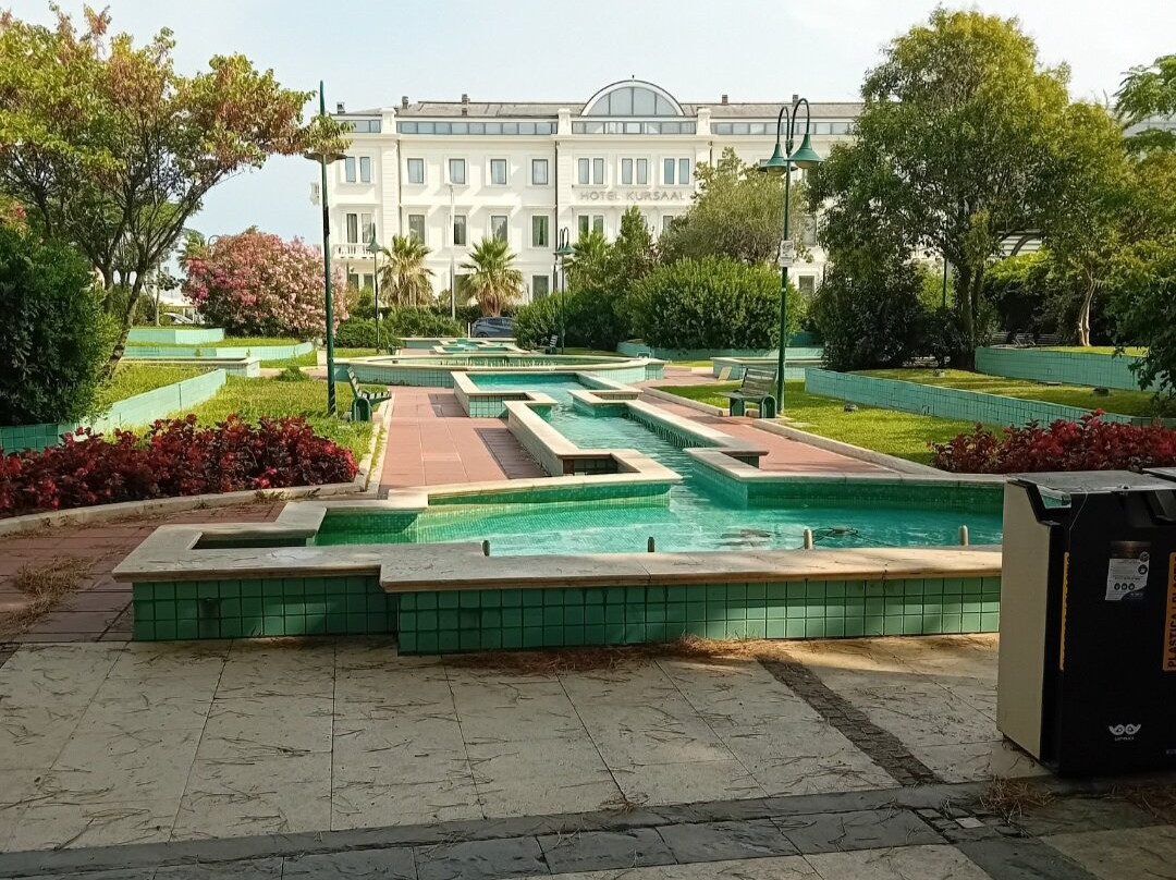 Piazza Primo Maggio o Piazza delle Sirene-卡托利卡必去景点