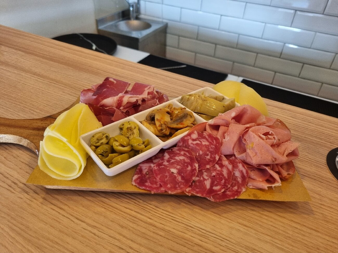 Mancia, Bivi E Futtitinni