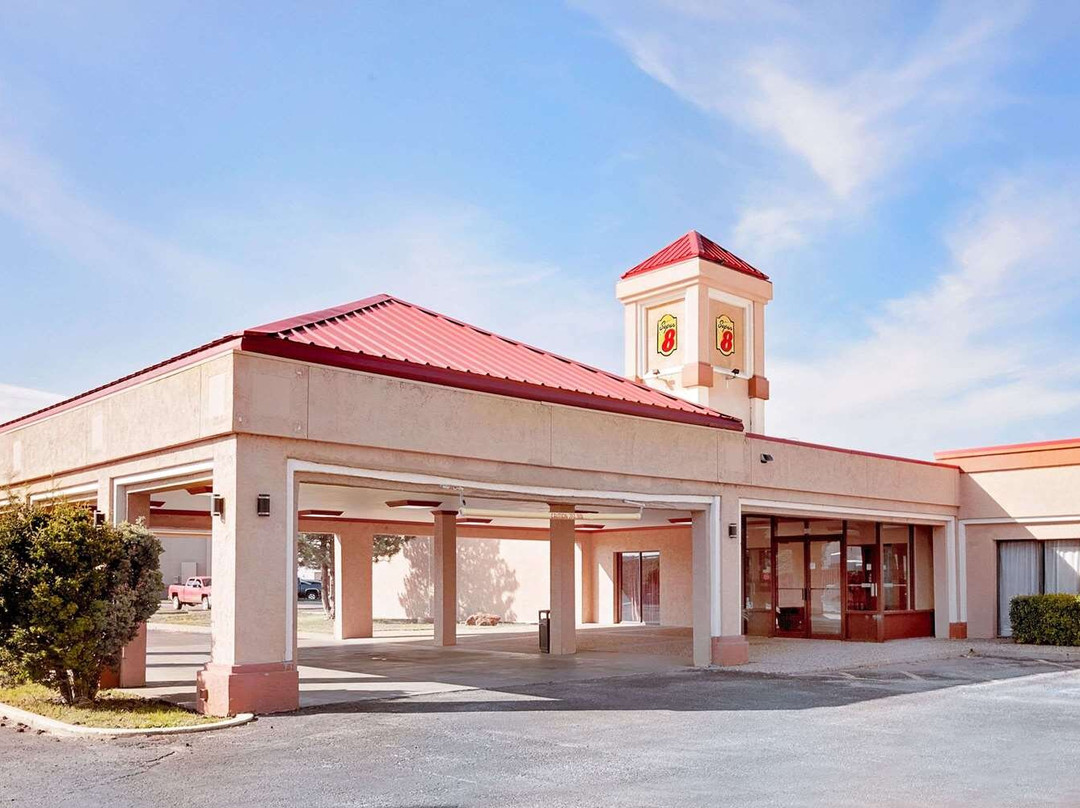 Super 8 by Wyndham Plainview