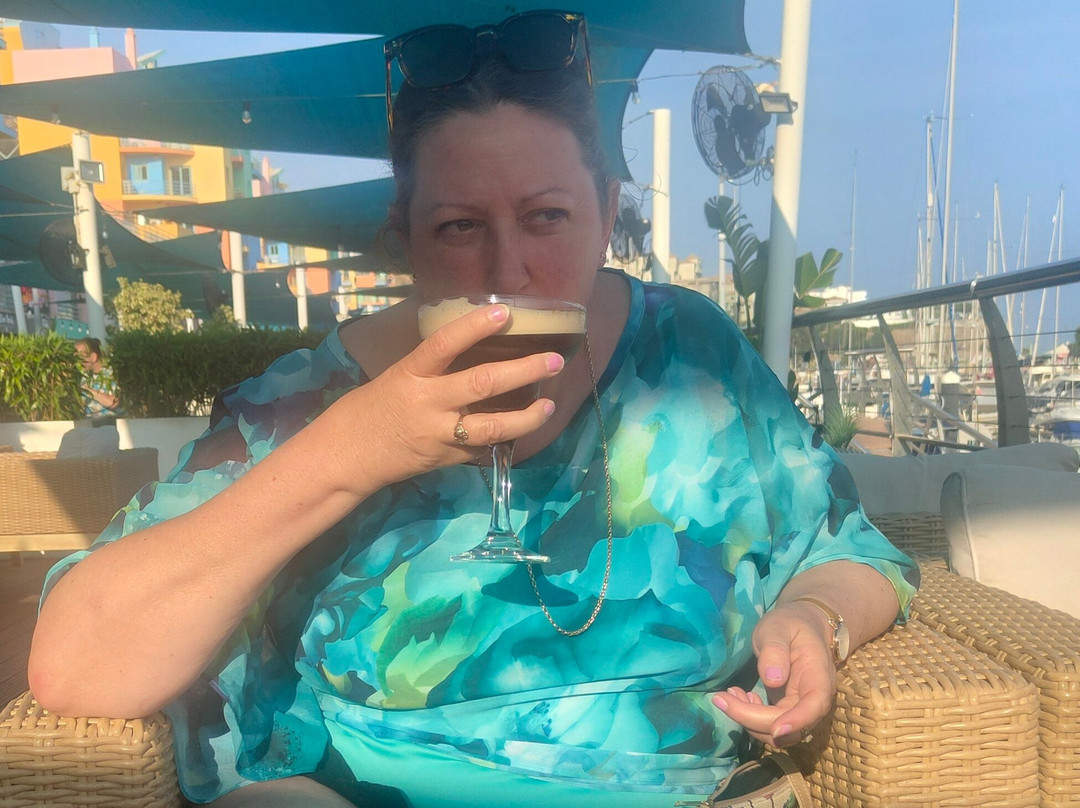 Sharky's Bar-阿尔布赞拉必去景点