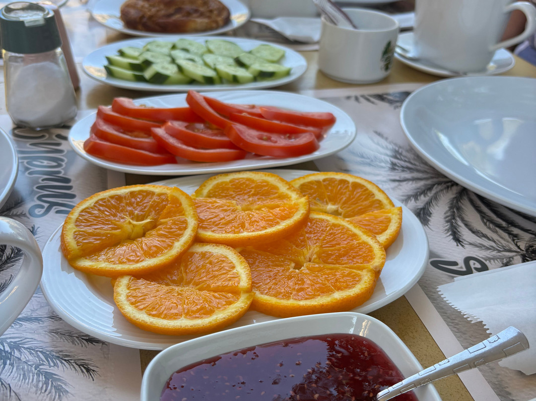 Golden Palms Guest House & Cafe主图