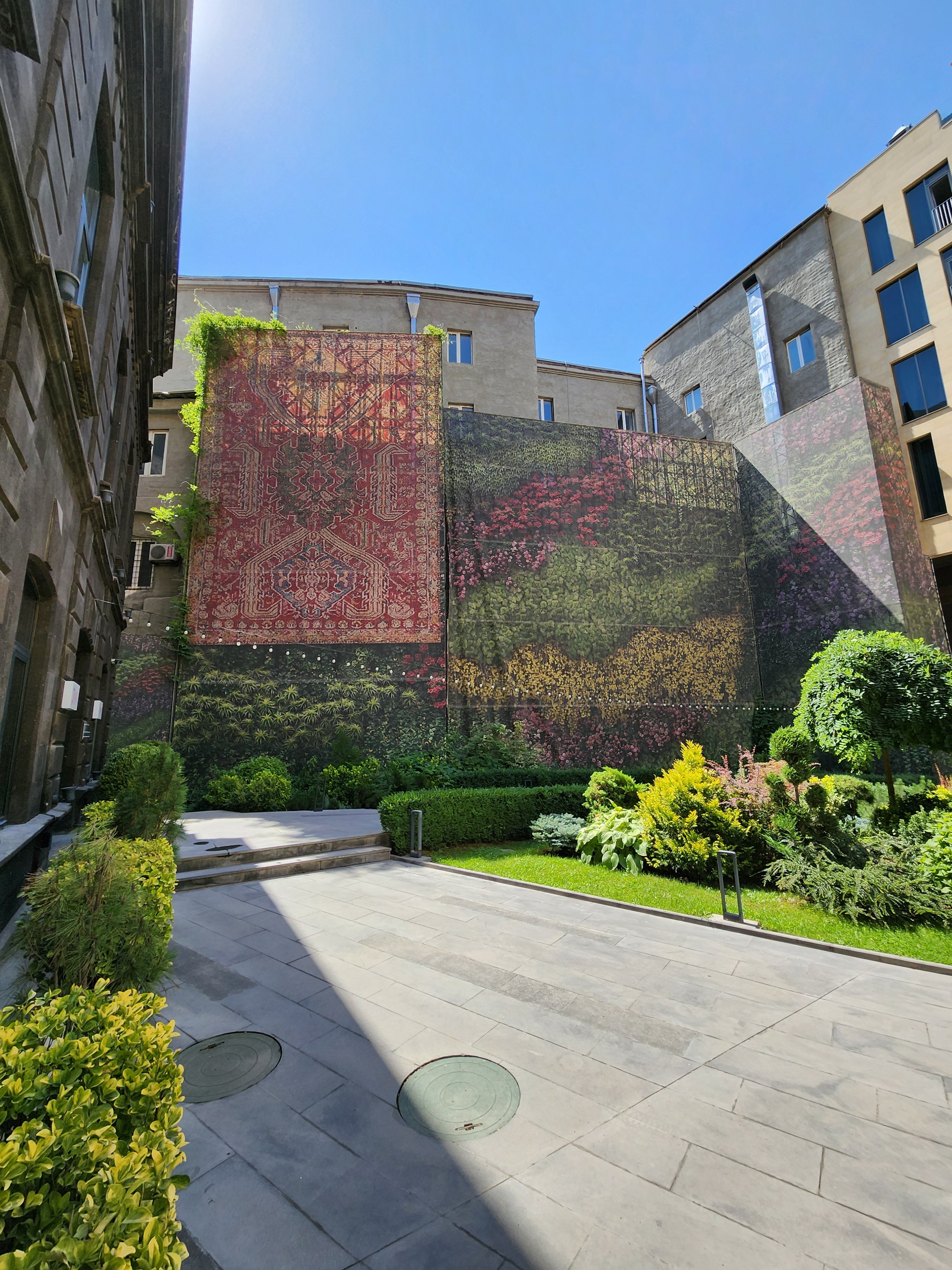 Holiday Inn Yerevan - Republic Square By IHG-浴室