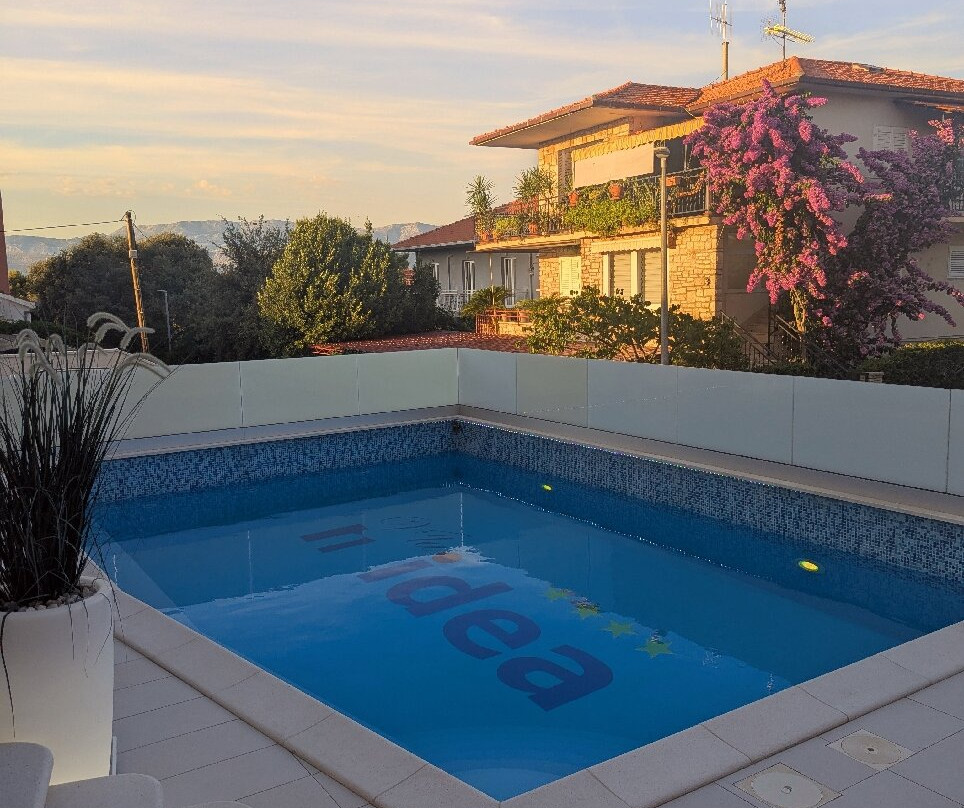 米狄亚别墅酒店主图