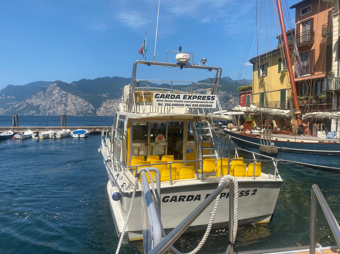 Ferry from Malcesine to Limone and Riva-马切尔西涅必去景点