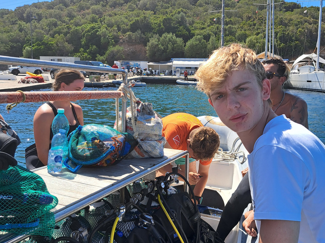 Blu Dive Center-圣特雷莎加卢拉必去景点