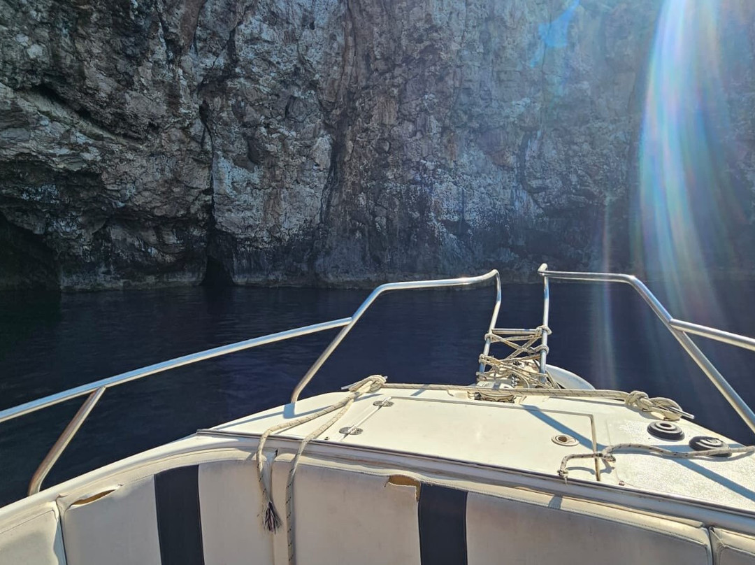 Oazi Blu-夫罗勒必去景点